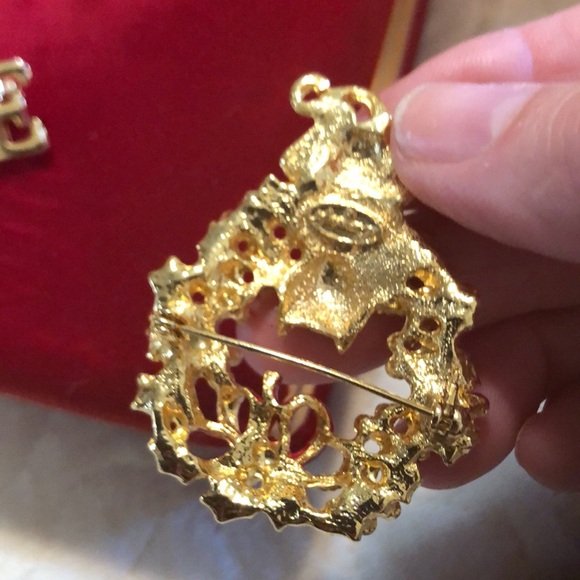 Vintage Christmas pin bundle and wreath post earring set. - Picture 4 of 9